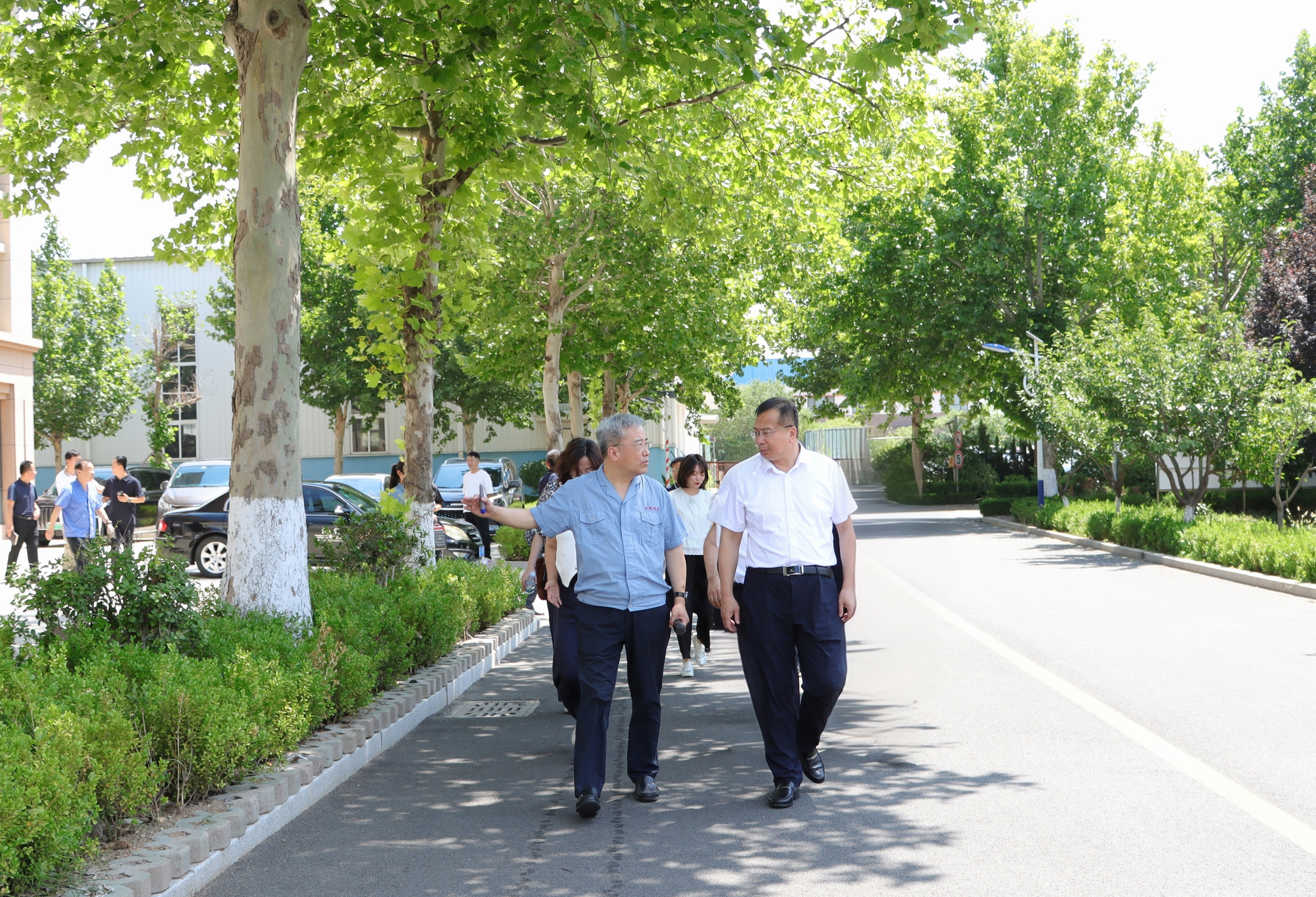 青島市科協(xié)黨組書記、主席王崇江一行 蒞臨青纜考察調(diào)研(圖1)